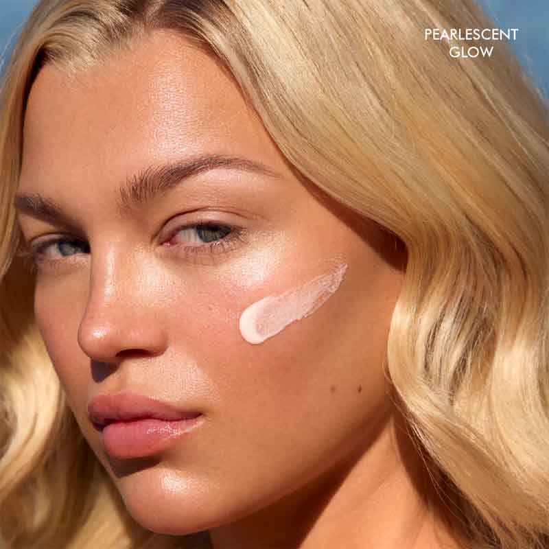 Bellamianta Face Base SPF Moisturising Primer Pearlescent Glow On Model