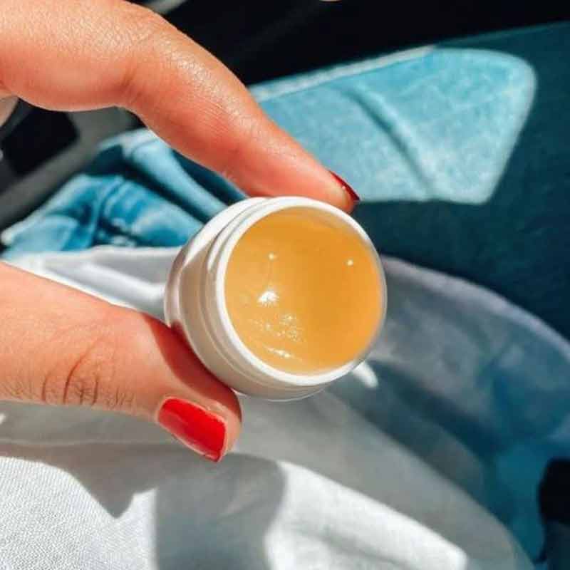 Carmex Classic | Lip Balm | Jar | lip healing | protecting ingredients | smooth | soothed lips | medicated lip balm | healing abilities | works quickly | relief
