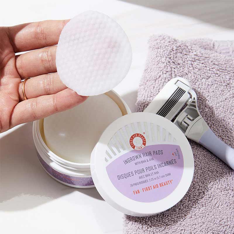 First Aid Beauty Ingrown Hair Pads | aha and bha for body | body cleanser | body exfoliator | exfoliating for shaving | shave marks