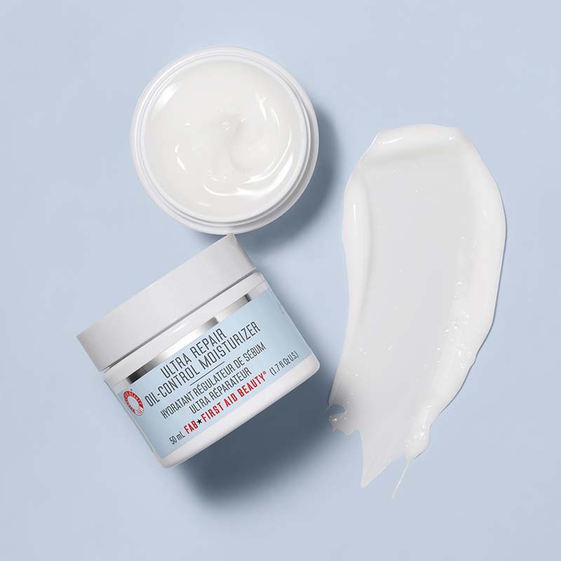 First Aid Beauty Ultra Repair Oil-Control Moisturizer | hydrating moisturiser | skincare products | moisturiser | oil control moisturiser