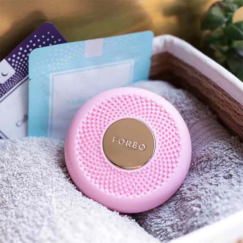 Foreo | UFO Mini | smart | mask | device | technology | LED Light Therapy | heating & T-Sonic™ pulsations | infuse | deeper skin layers | flawless complexion | at-home | two minutes