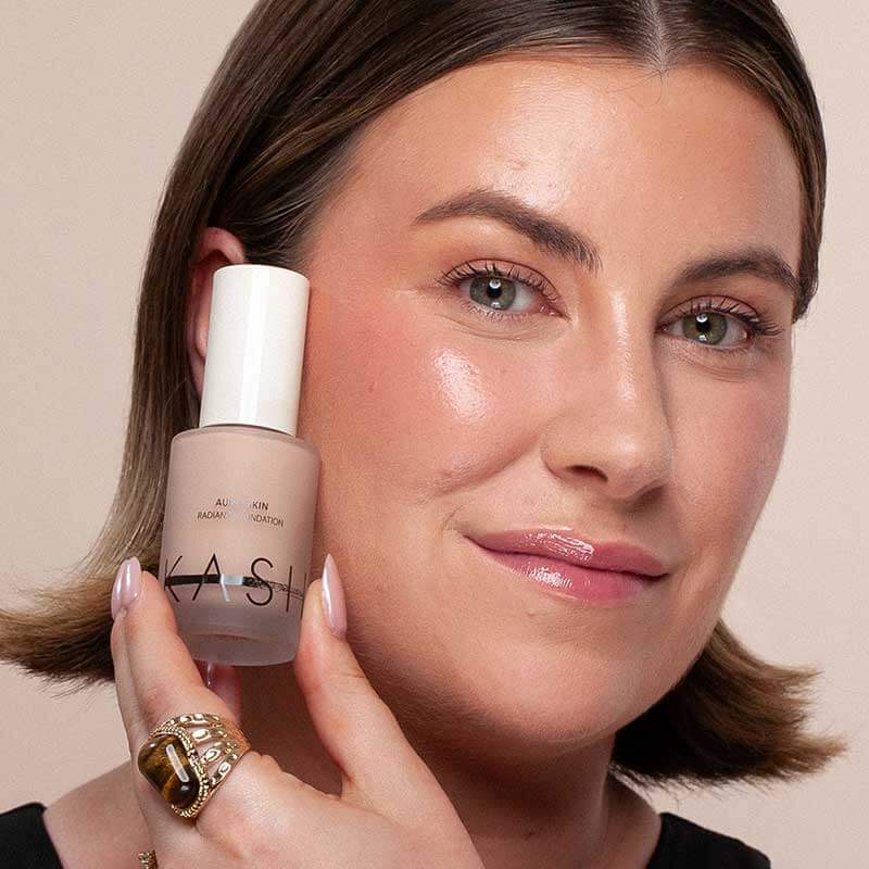 KASH Beauty Aura Skin Radiant Foundation, dewy skin,