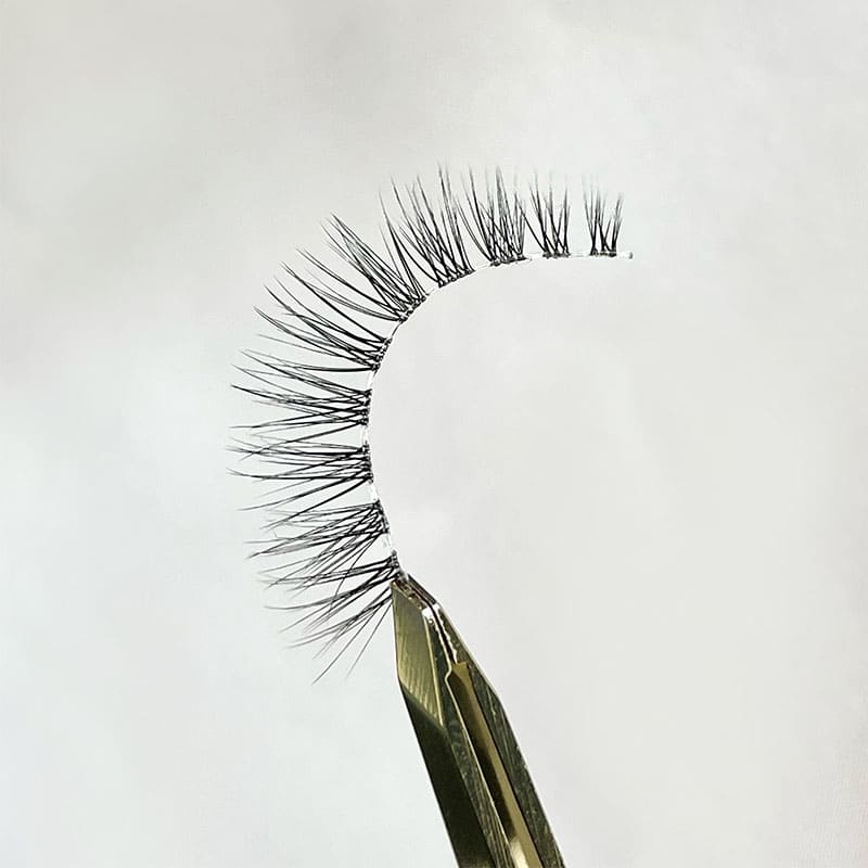 Kash Beauty Grace Natural Lash | elevate | everyday makeup routine | captivating allure | mimic look of lash extensions | natural