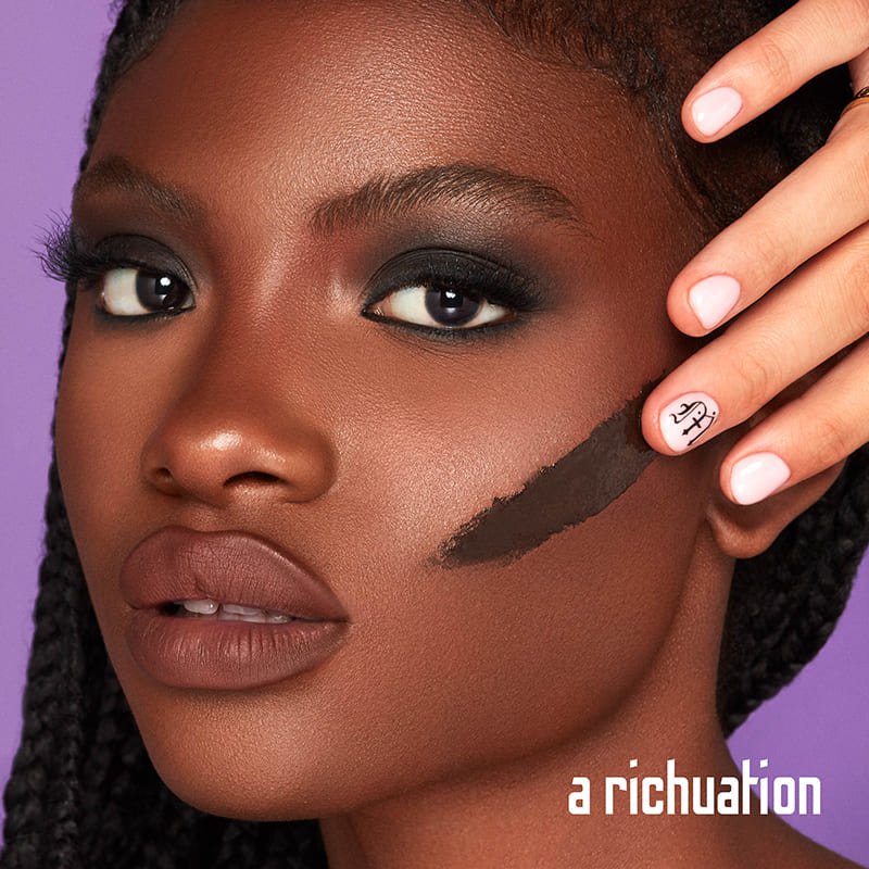 Made by Mitchell | Blursh Bronzed | multi-use | liquid bronzer | liquid-to-powder | seamless application | super-blendable | a sun-kissed | wash of colour | intense contour effects | eyeshadow | makeup magic