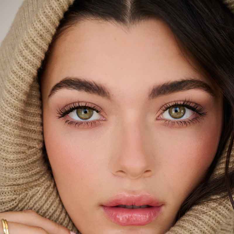 Stila Made-U-Lash Length & Define Tubing Mascara on Model