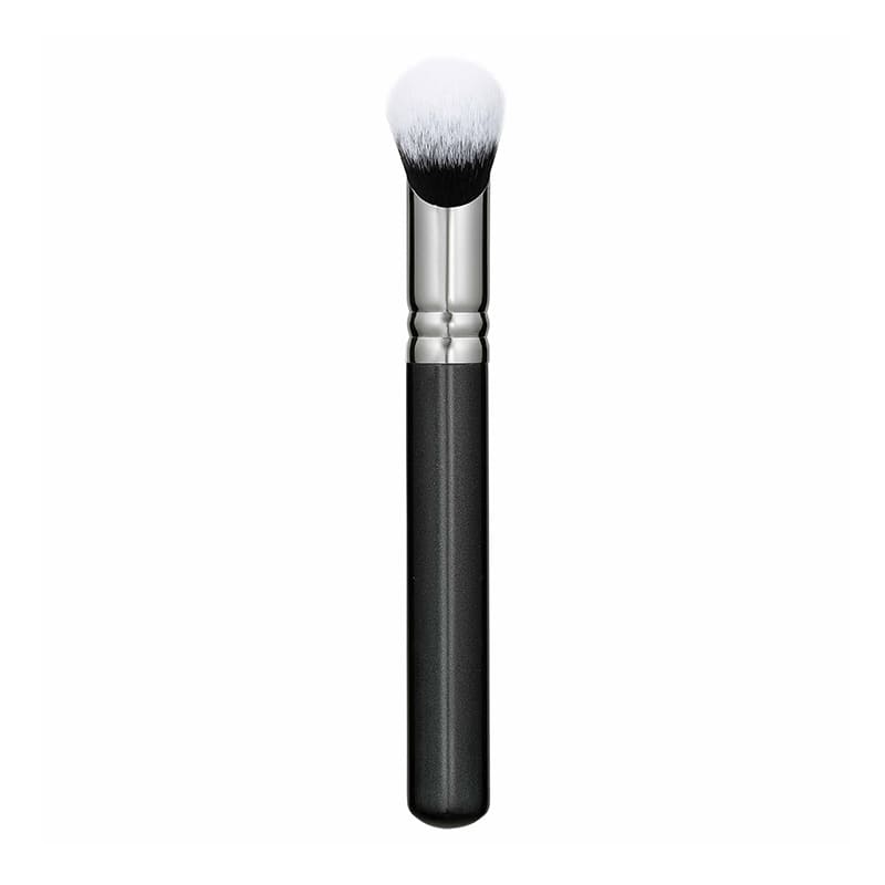 Zoeva 118 Fluid Touch & Blend Brush | maximum control | versatile brush | liquid or cream textures | foundation | highlighter | bronzer.