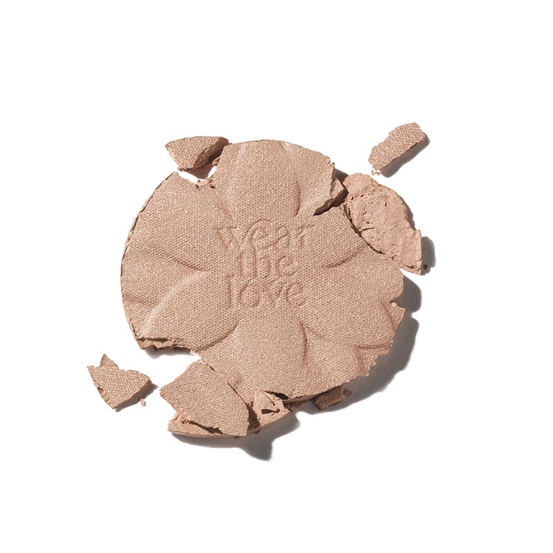 ZOEVA Glow Get It Highlighter | Makeup | face | highlight | glow | golden | champagne | powder | melts | blend | swatches | pigmented | bright champagne