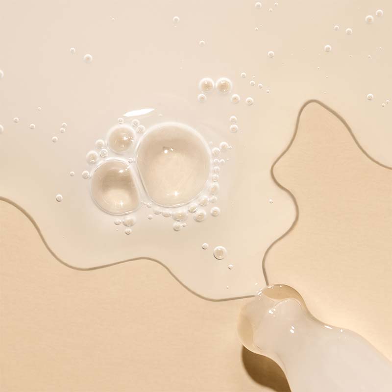 Alpha-H Vitamin E Serum with 1% Ceramide Complex | calming skincare texture | skincare serum swatch