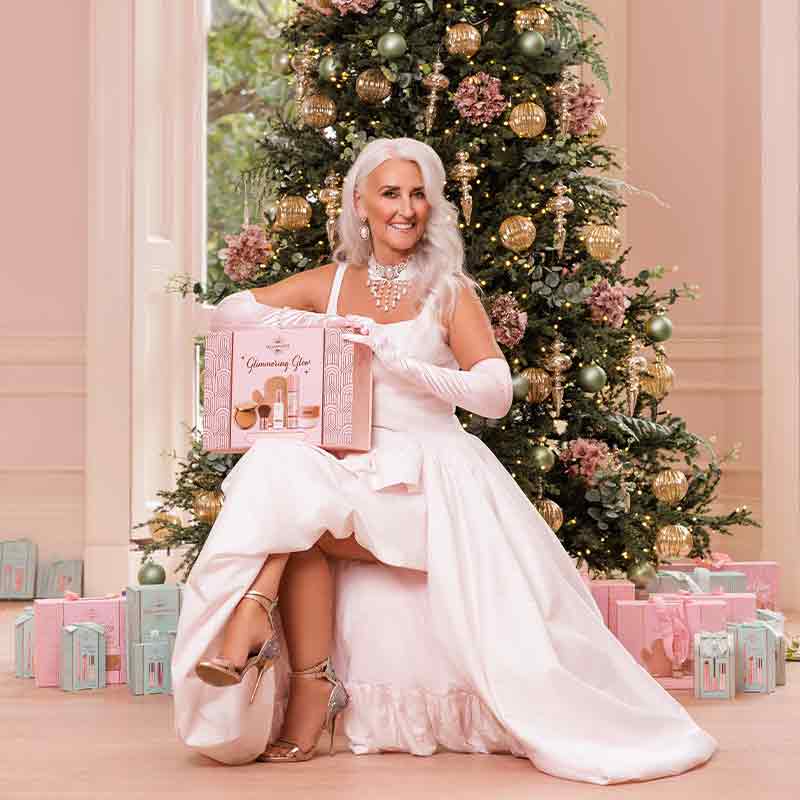 Bellamianta Glimmering Glow Self Tanning Gift Set Model Image