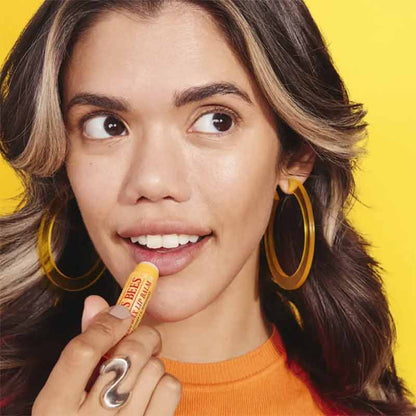 Burt's Bees Burt's Balm Lip Balm Jar Gift Set Model Image