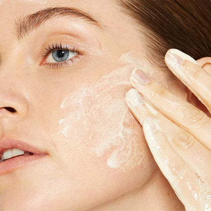 Dermalogica Daily Milkfoliant | uneven skin tone | dry skin | microexfoliant | dehydrated skin | aging skin 