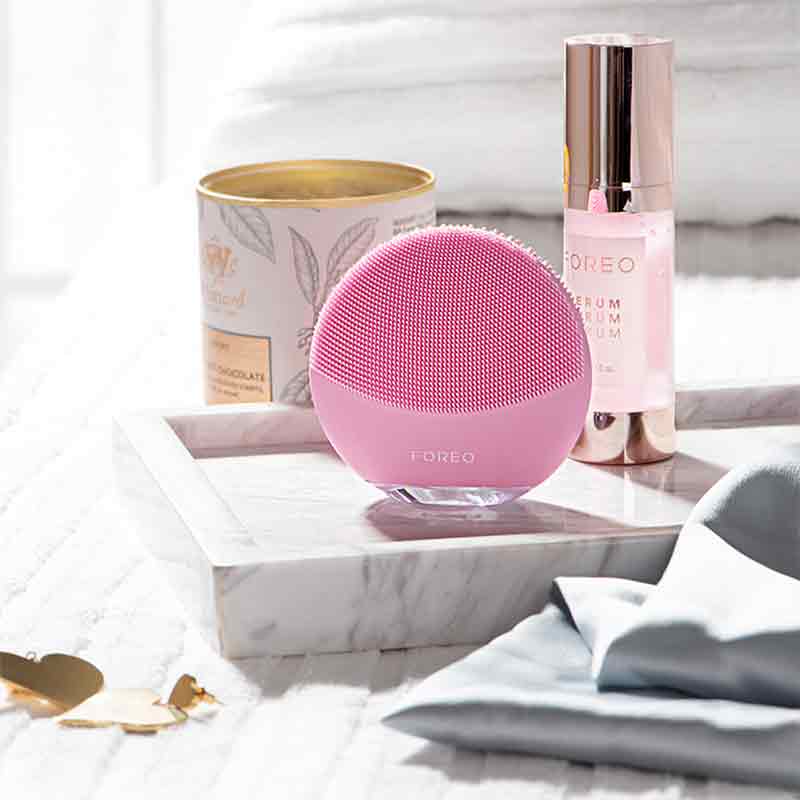 Foreo Serum | lightweight | antioxidant-rich | serum | youthful | glow | beautiful | complexion | ultra-hydrating | ingredients | hyaluronic acid | squalane | restore | resistance | daily stress