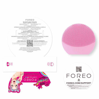 Foreo Luna Play Smart 2 | palm-sized | facial cleansing device | ultra-soft | bacteria-resistant | silicone | touchpoints | gently exfoliate | dead skin cells | 24k gold | ultra-smart sensors | analyze | moisture levels | personalized | lightweight | travel-friendly | 1000 uses