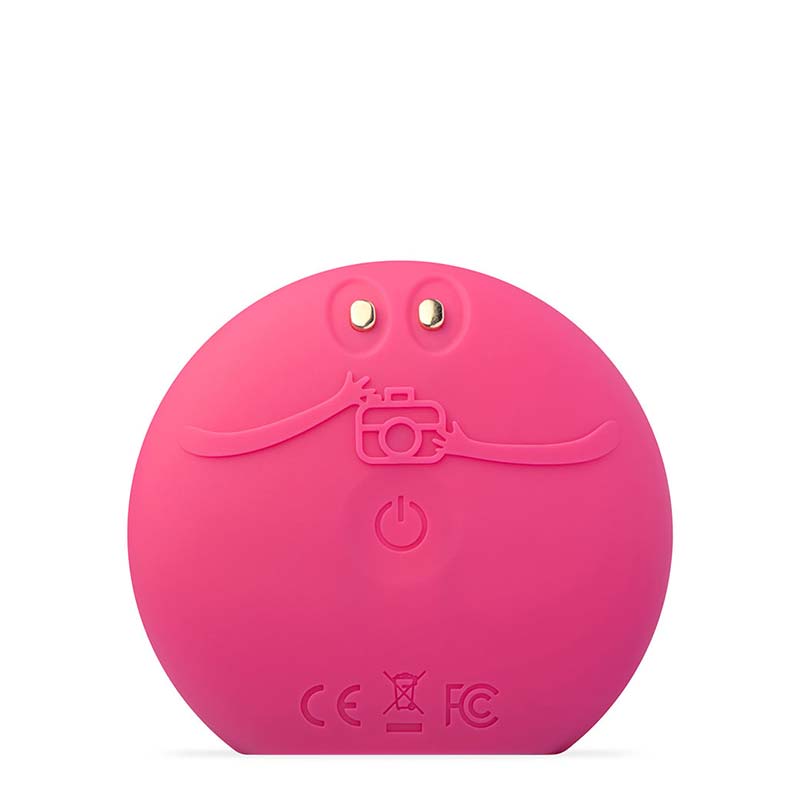 Foreo Luna Play Smart 2 | palm-sized | facial cleansing device | ultra-soft | bacteria-resistant | silicone | touchpoints | gently exfoliate | dead skin cells | 24k gold | ultra-smart sensors | analyze | moisture levels | personalized | lightweight | travel-friendly | 1000 uses