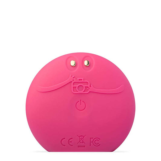 Foreo Luna Play Smart 2 | palm-sized | facial cleansing device | ultra-soft | bacteria-resistant | silicone | touchpoints | gently exfoliate | dead skin cells | 24k gold | ultra-smart sensors | analyze | moisture levels | personalized | lightweight | travel-friendly | 1000 uses