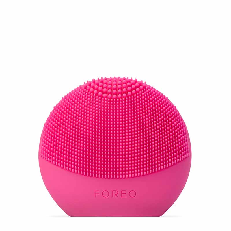 Foreo Luna Play Smart 2 | palm-sized | facial cleansing device | ultra-soft | bacteria-resistant | silicone | touchpoints | gently exfoliate | dead skin cells | 24k gold | ultra-smart sensors | analyze | moisture levels | personalized | lightweight | travel-friendly | 1000 uses