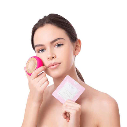 Foreo | UFO | Glow Addict | brightening | face masks | 90-second | treatment | dull skin | young | healthy | radiance | Instantly | illuminate | quick | glow 