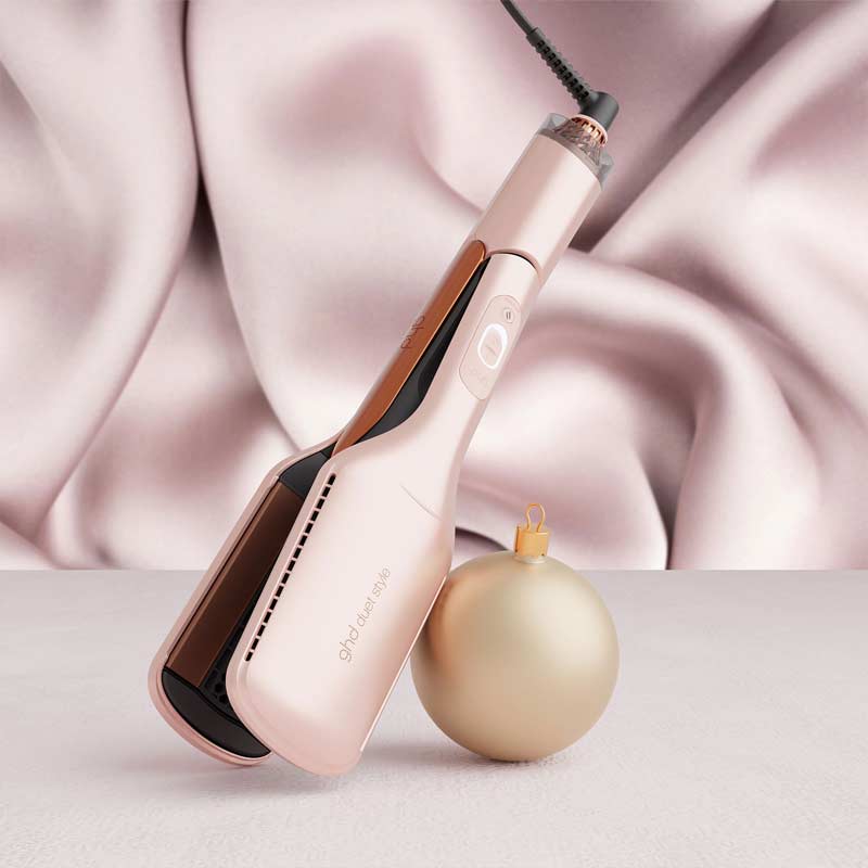 ghd Duet Style 2-in-1 Hot Air Styler Gift Set Limited Edition Cashmere Beige stylised Christmas Image