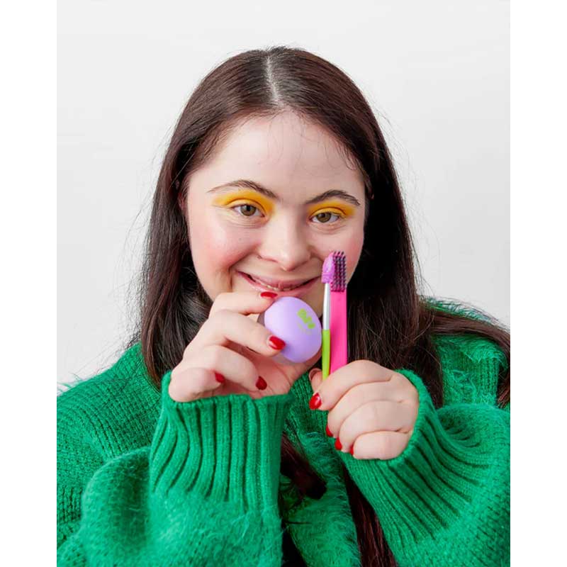 Glow Hub Freeze Pls Brow Wax | Sculpt and tame eye brows