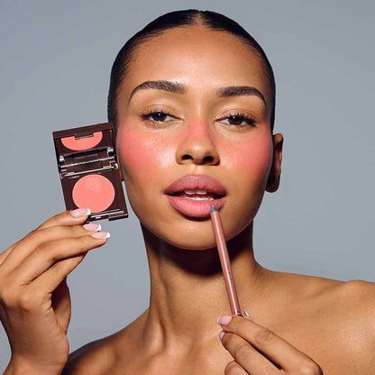 Hildun Beauty Blur Balm Lip & Cheek Velvet Peach Model Image