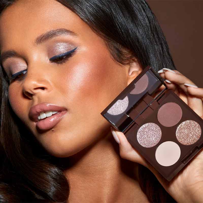 Hildun Beauty Luxe Eyeshadow palette Quad Mythical Romance model image