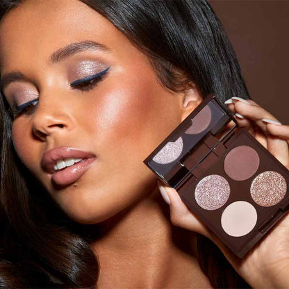 Hildun Beauty Luxe Eyeshadow palette Quad Mythical Romance model image