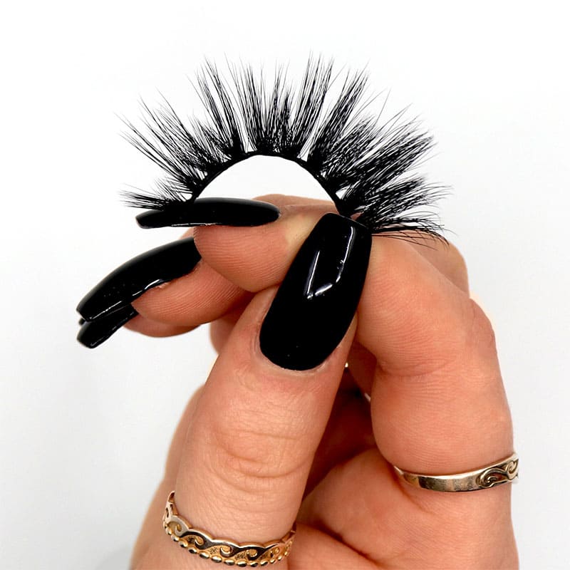 Kash Beauty Daggers Lash |  elevate | lash game | focal point | beauty routine