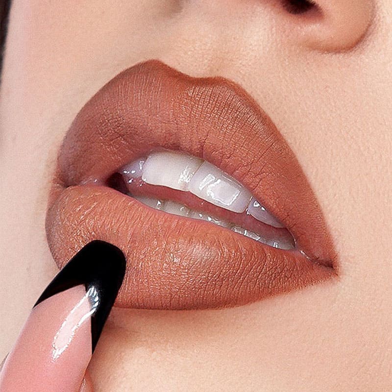 Kash Beauty Matte Lipstick | luxury | silky | soft matte finish | ultra-long lasting | light | blendable | nude 