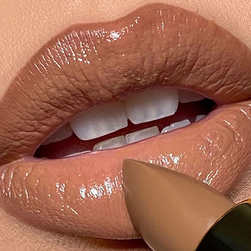 Kash Beauty Satin Lipstick | lip-loving treat | moisturizing formula | makeup | lips | lipstick | satin | sheen | moisturize 