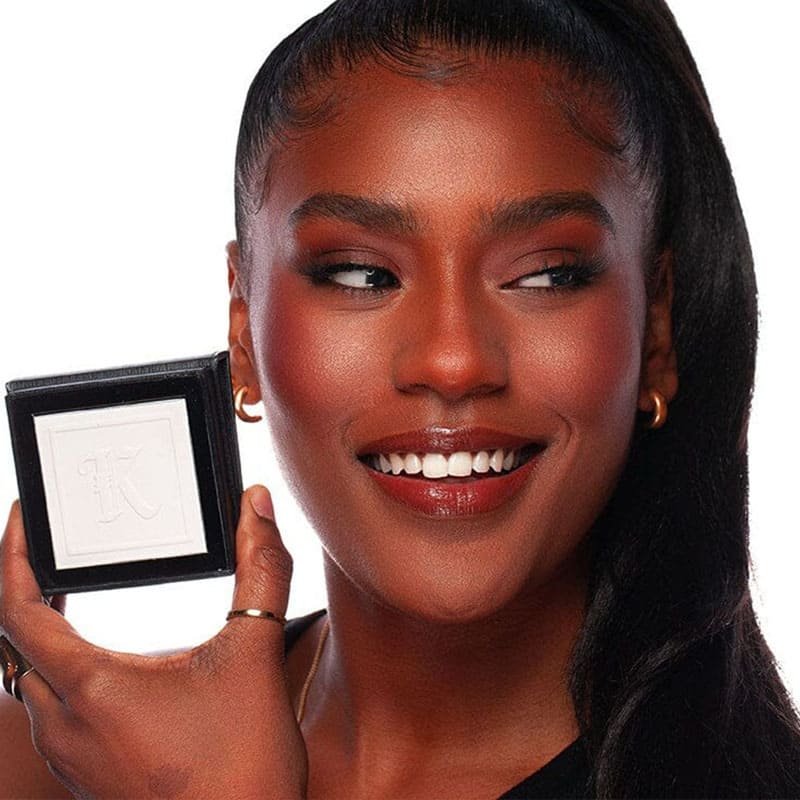 Kash Beauty Setting Powder | long-lasting makeup look | non-drying formula | comfortable on the skin | prevents caking