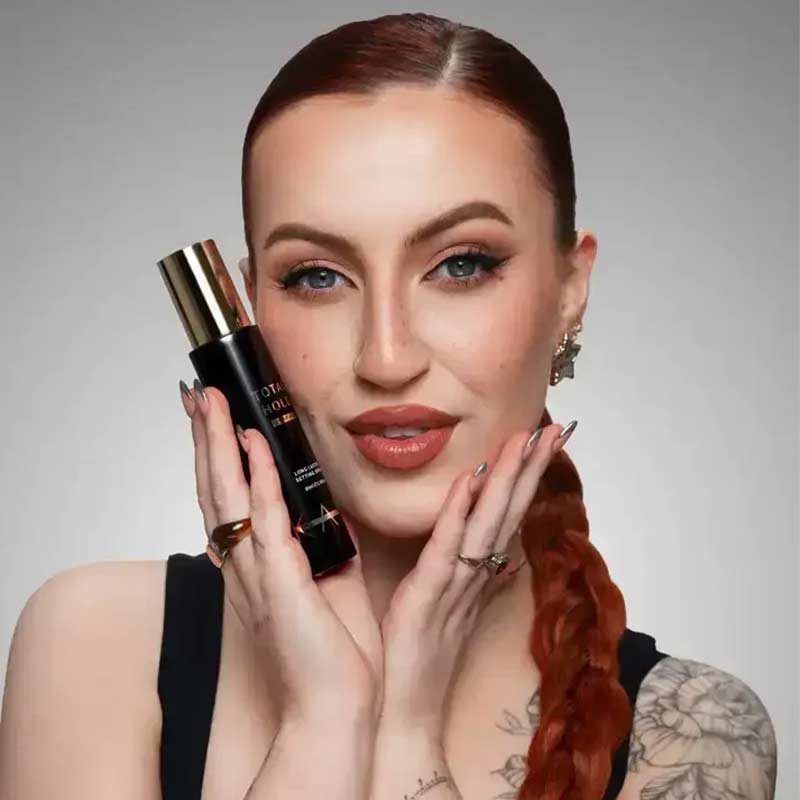 KASH Beauty Total Hold Setting Spray Model Image