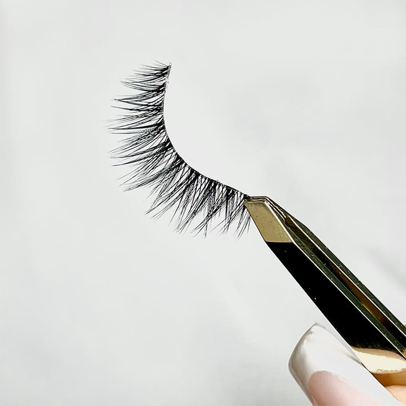 Kash Beauty Whisper Natural Lash | seamless band | flawless blend | real lashes | enhancing | natural 