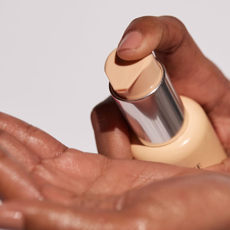 Kérastase Curl Manifesto Huile Incroyable Repair Nourishing Multi-Use Oil | versatile | for scalp and hair | infused with Manuka Honey and Ceramide | nourishes and enhances very curly and coily hair.