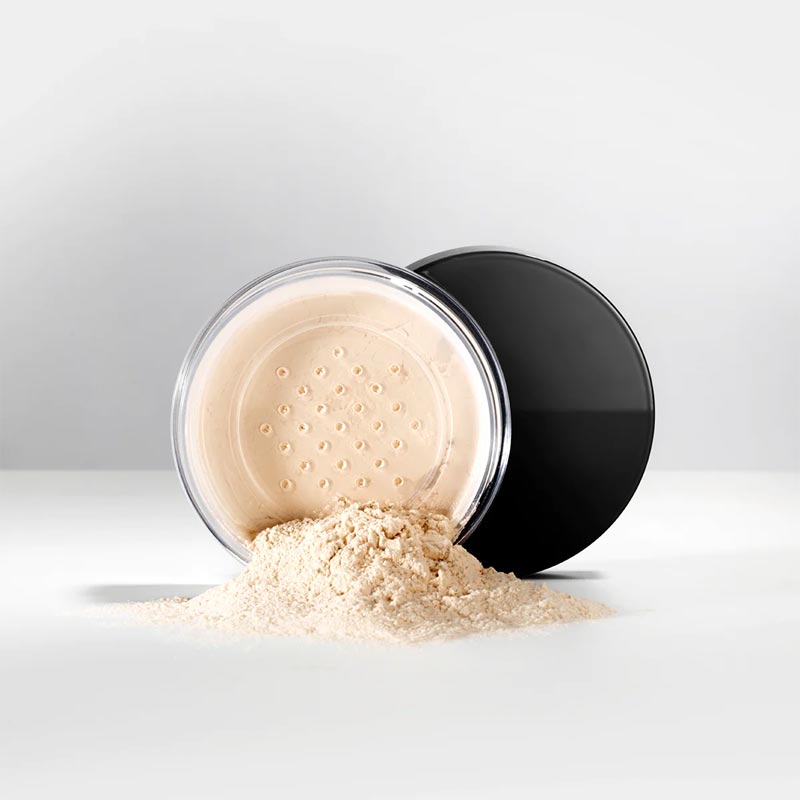Kevyn Aucoin Smooth & Set Loose Powder | Must-have | Unique formulation | Sets makeup | Blurs skin texture | Refined appearance | Natural | Translucent shade | Universal adaptability