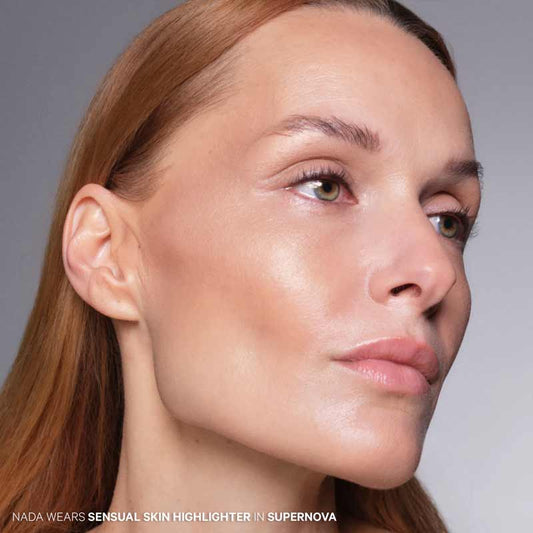 Kevyn Aucoin The Sensual Skin Highlighter Supernova On Model