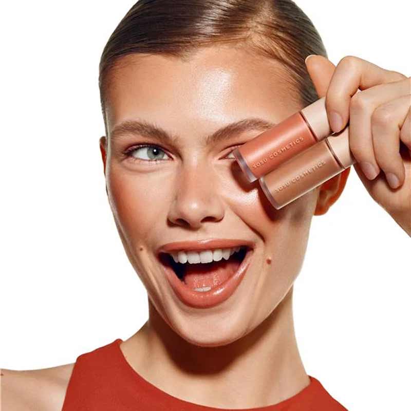 SOSU Cosmetics Liquid Contour Shad e Latte on Model