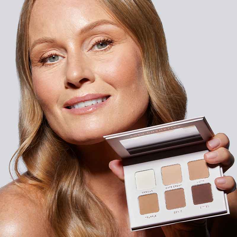 SOSU Cosmetics Matte Eyeshadow Palette - Shade Neutral model image