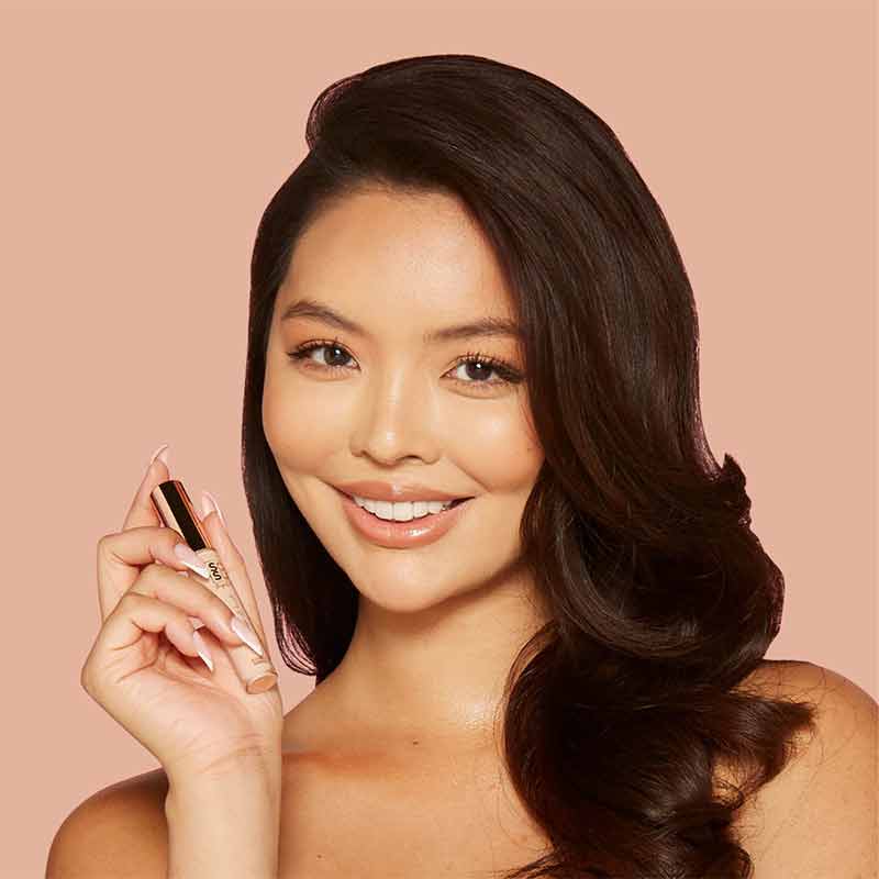 SOSU by Suzanne Jackson Wake-Up Wand Correcting Concealer | shade 04 light on model