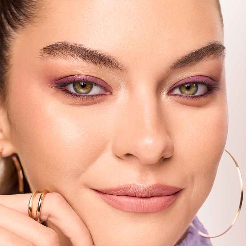 Stila Pocket Play Eyeshadow Palette Pretty Petal Model Image