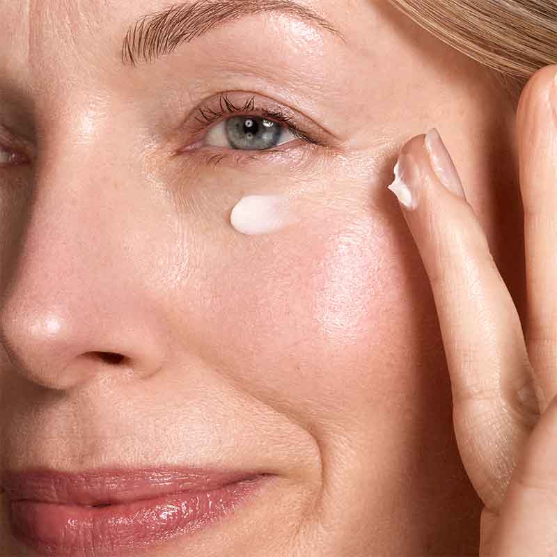 Zelens Triple-Action Eye Cream model image