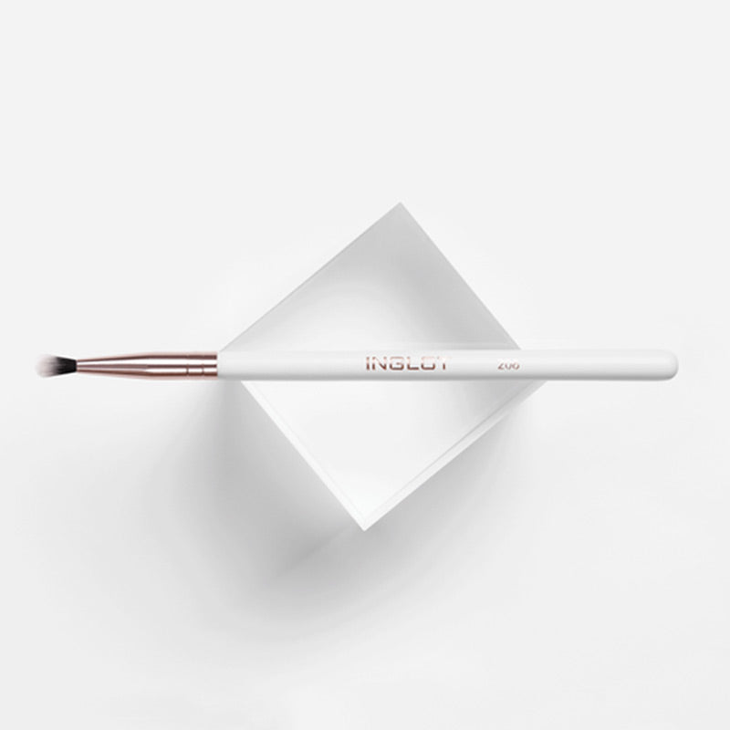 Inglot Feather Luxe Detailer Blending Brush 208 |  The Feather Luxe Brush Collection