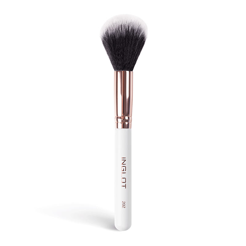 Inglot Feather Luxe Soft Focus Complexion Brush 202 | vegan face brush | pressed powders makeup brush | powder makeup brush | cruelty free