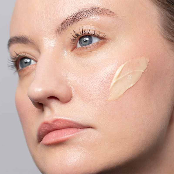 Antipodes Diem Vitamin C Pigment-Correcting Water Cream swatch on model | texture moisturiser that evens skin tone | reduce pigmentation