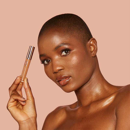 SOSU by Suzanne Jackson Wake-Up Wand Correcting Concealer | shade 09 rich on model